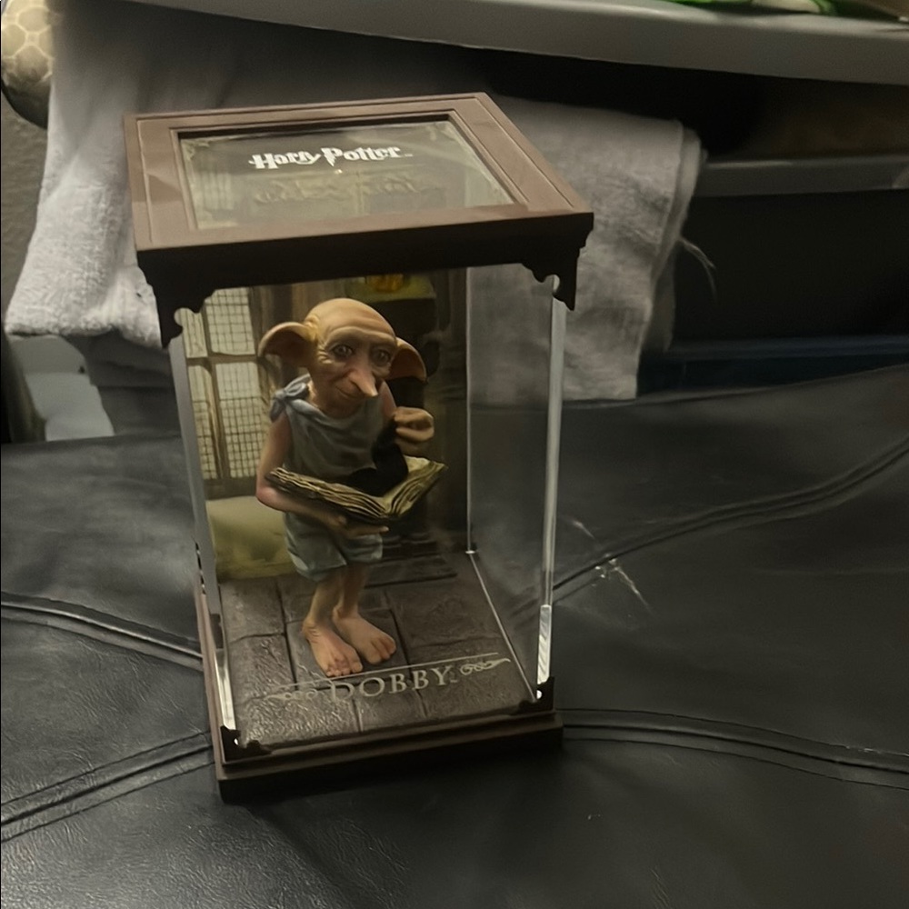 Harry Potter Dobby Figurine in Display Case
